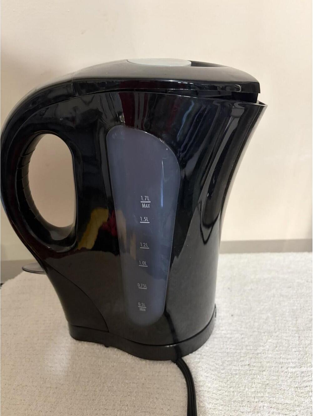 The Proctor Silex Model K4097PS Electric Kettle